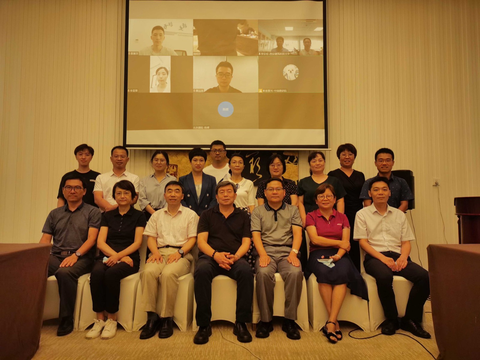 会议合影(1).jpg